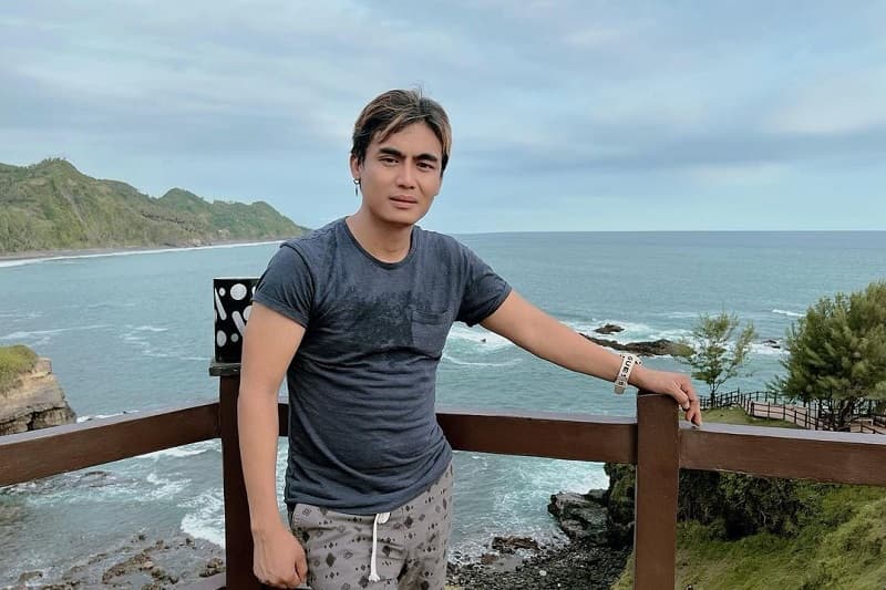 Reaksi Charly Van Houten Ketika Lagu Barunya Disebut Jelek oleh Netizen