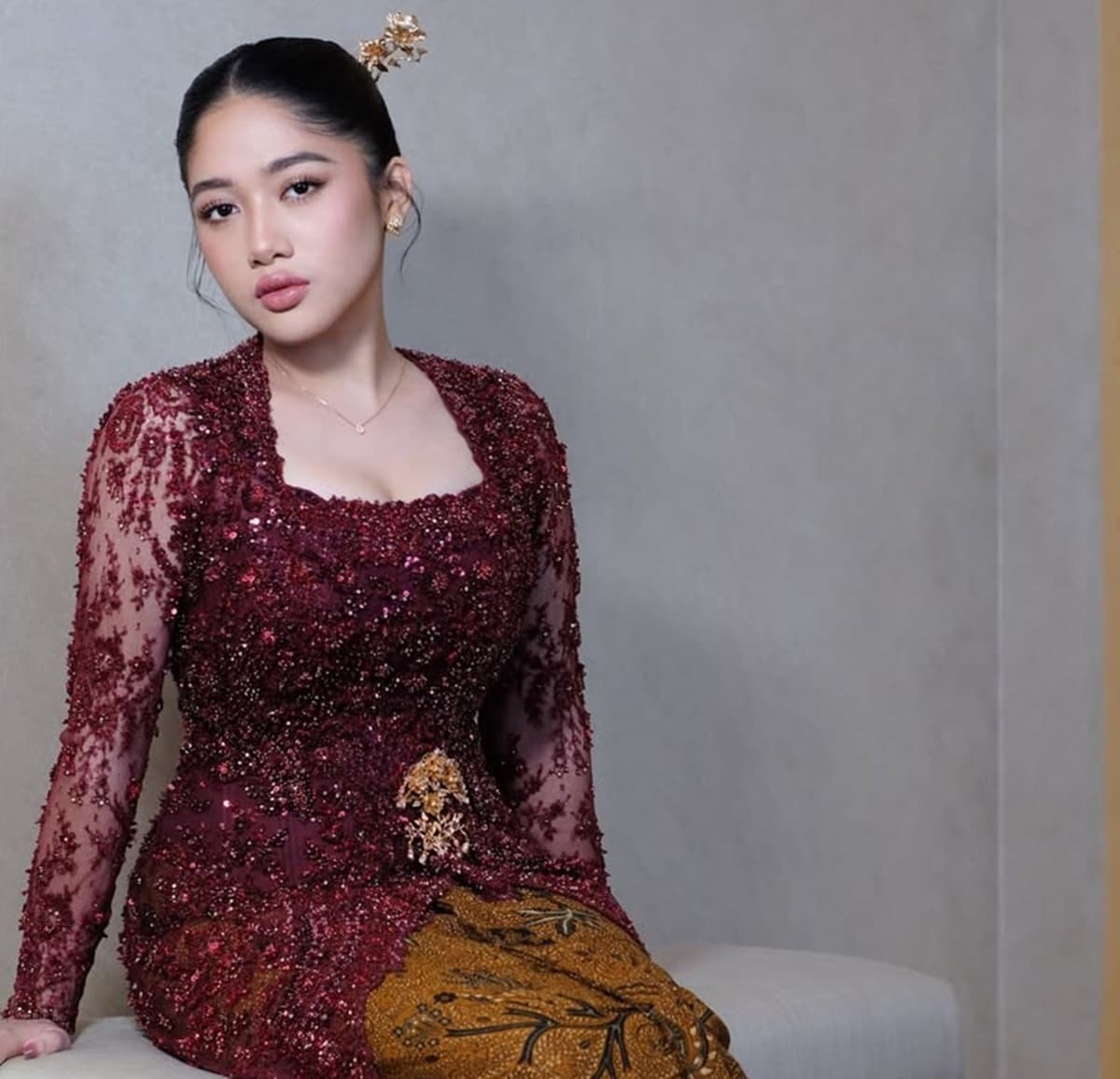 Curi Perhatian, Pesona Sherina Hadju di Pernikahan El Rumi dan Syifa Hadju