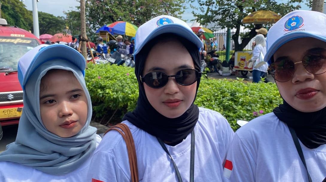 Buruh Cantik Ini Keluhkan Gaji UMR, Tak Cukup untuk Gaya Hidup dan Skincare
