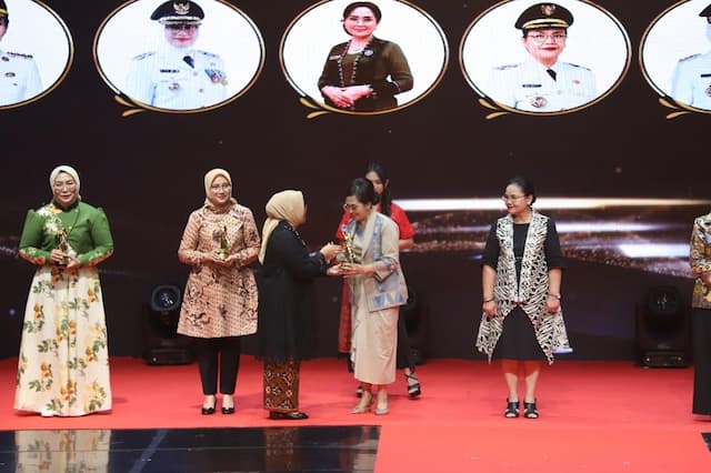 Dedikasi Tanpa Pamrih, Rasniathi Adi Arnawa Persembahkan Penghargaan Women's Inspiration Awards 2026 untuk Perempuan di Badung