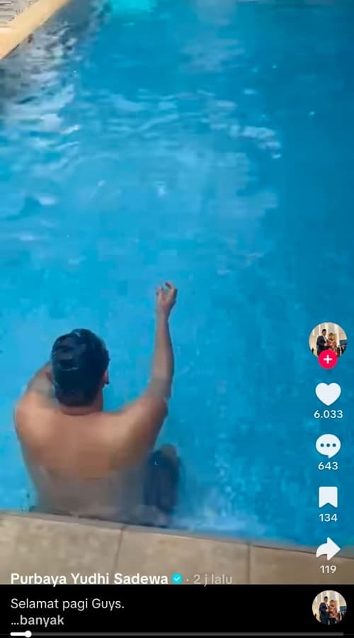 Diisukan Masuk Rumah Sakit, Purbaya Bagikan Momen Berenang