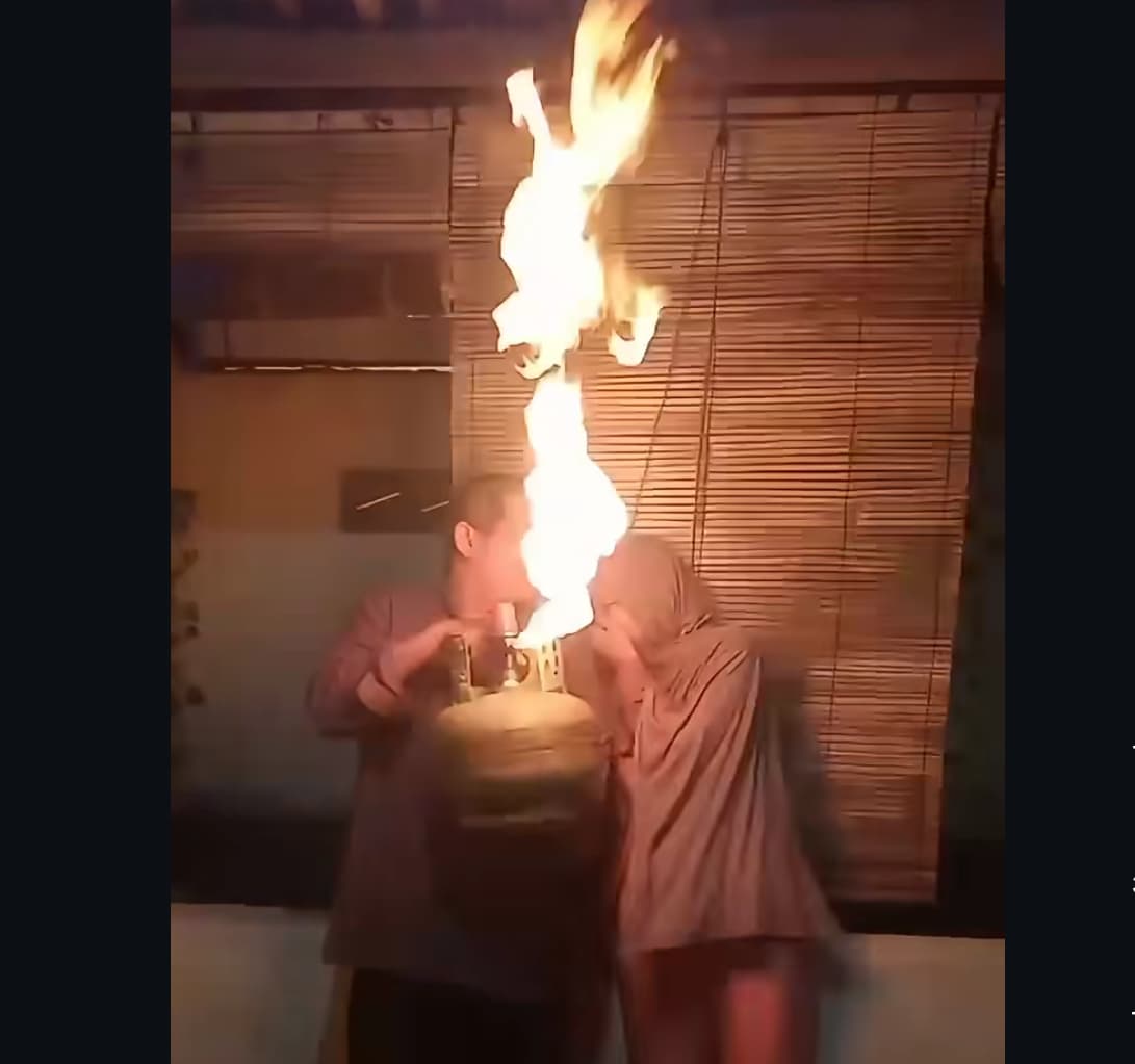 Viral! Aksi Pria Rayakan Ulang Tahun Pakai Semburan Api Gas Elpiji, Netizen: Damkar Waswas
