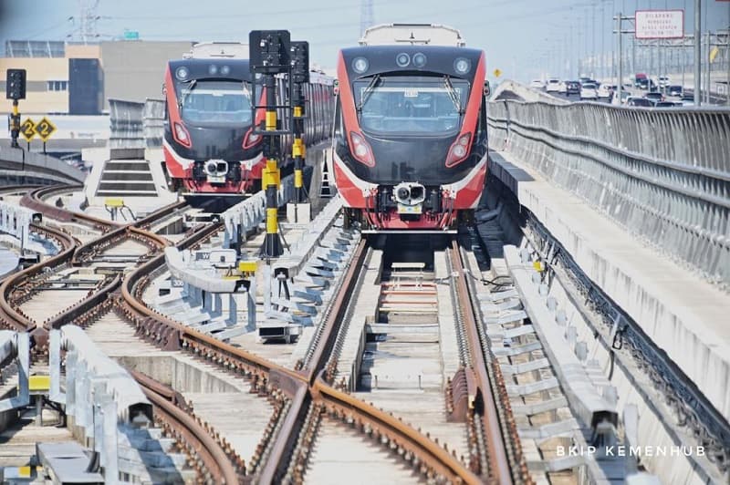Mengintip Kisaran Gaji dan Tunjangan Masinis MRT dan LRT per Bulan