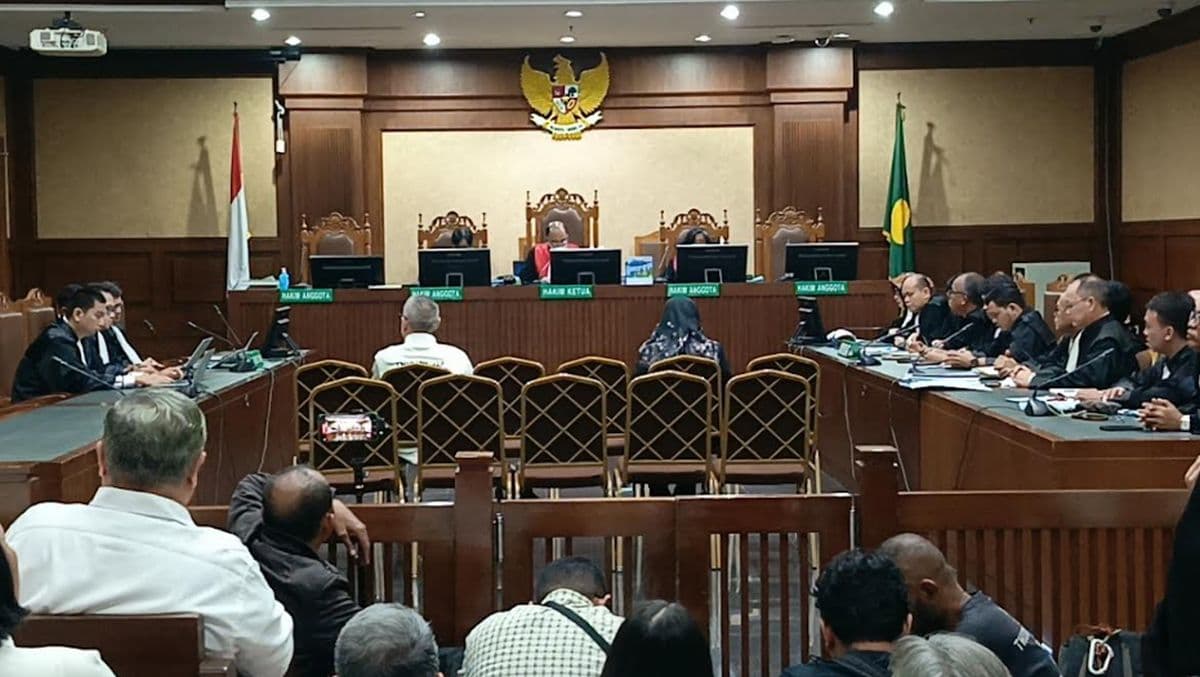 Dua Terdakwa Kasus LNG Divonis 4,5 dan 3,5 Tahun Penjara