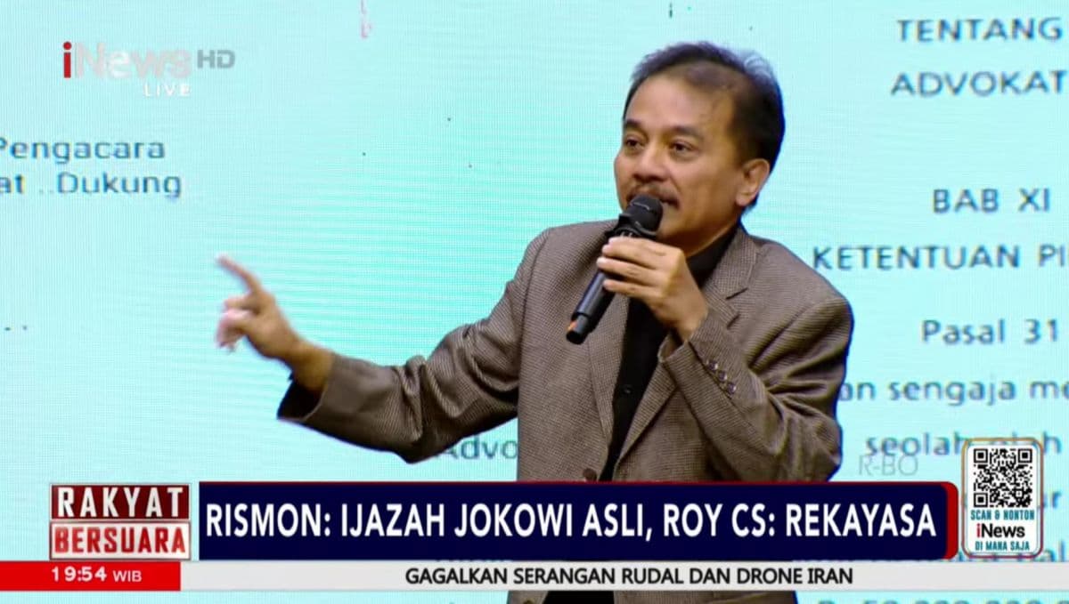 Roy Suryo Tampilkan Ijazah UGM Istri: Tak Ada Tulisan Gadhaj Adam