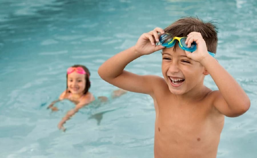Heboh Anak Meninggal saat Les Renang, Ini Tips Mengajarkan Berenang dengan Aman