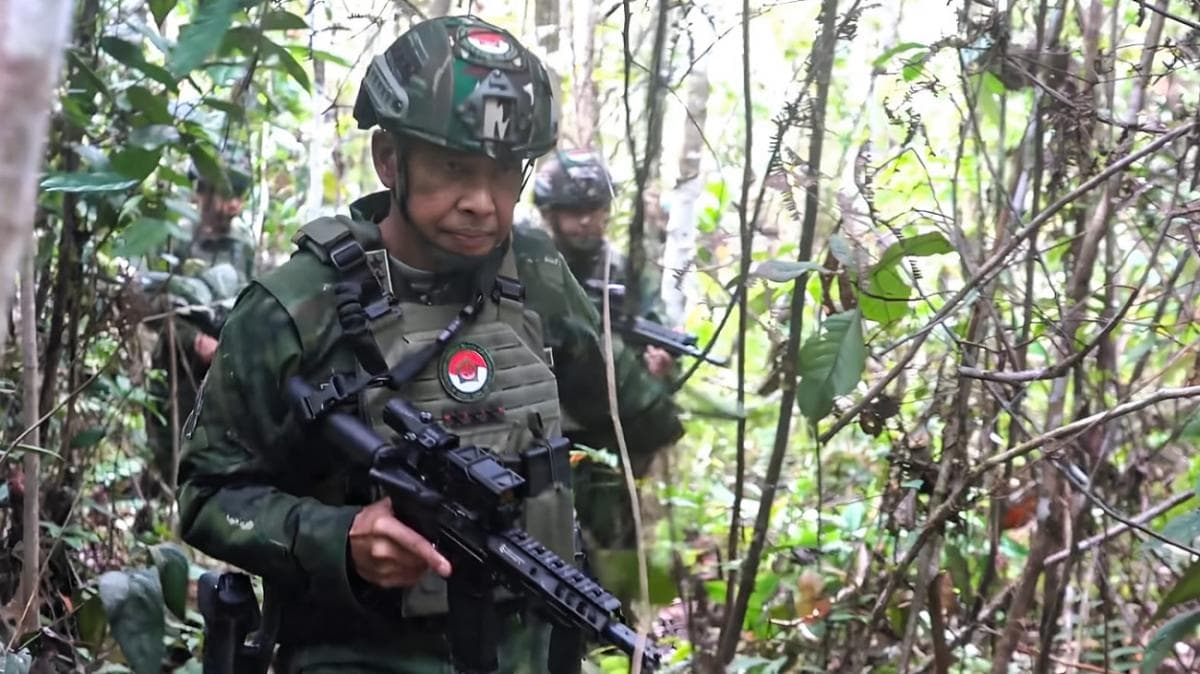Bersenjata Lengkap! Jenderal Kopassus Lucky Avianto Masuki Hutan Papua Buru KKB hingga Musnahkan Ladang Ganja