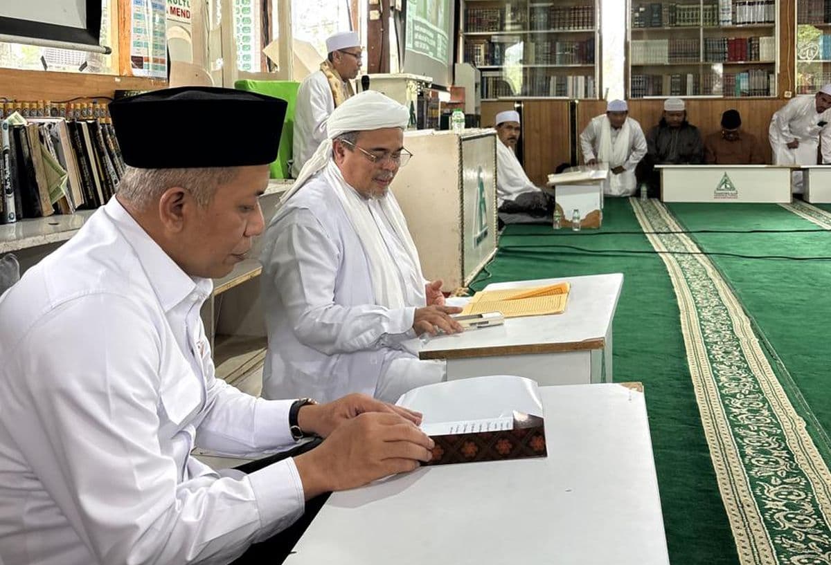 Sambangi Markas Habib Rizieq, Menkop Bakal Bangun Koperasi Pesantren