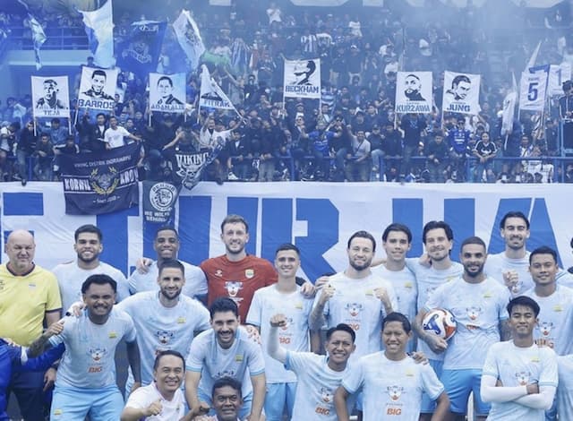 Jelang Persija Jakarta vs Persib Bandung, Ribuan Bobotoh Padati GBLA!