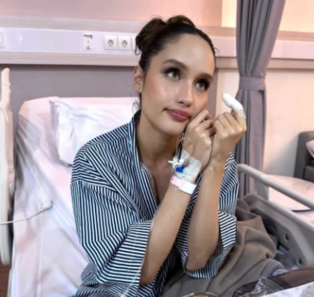 Cinta Laura Mendadak Dilarikan ke Rumah Sakit Usai Jari Teriris Pisau, Berujung Operasi
