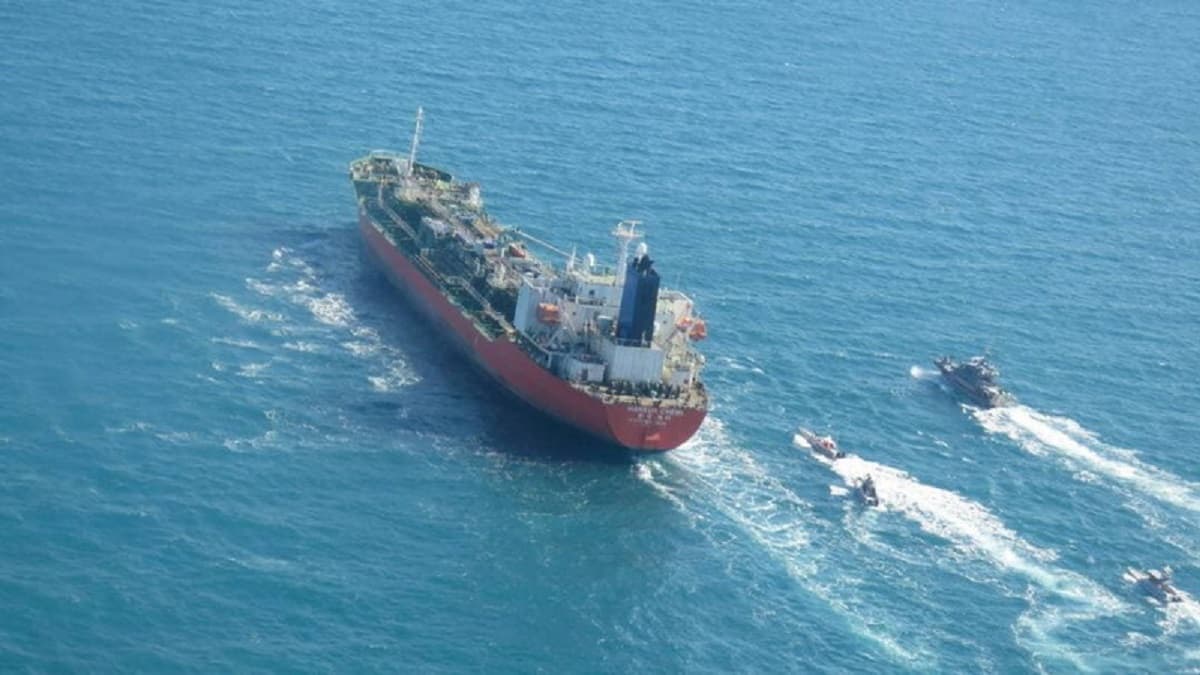 Iran Samakan Kendali Selat Hormuz dengan Bom Atom