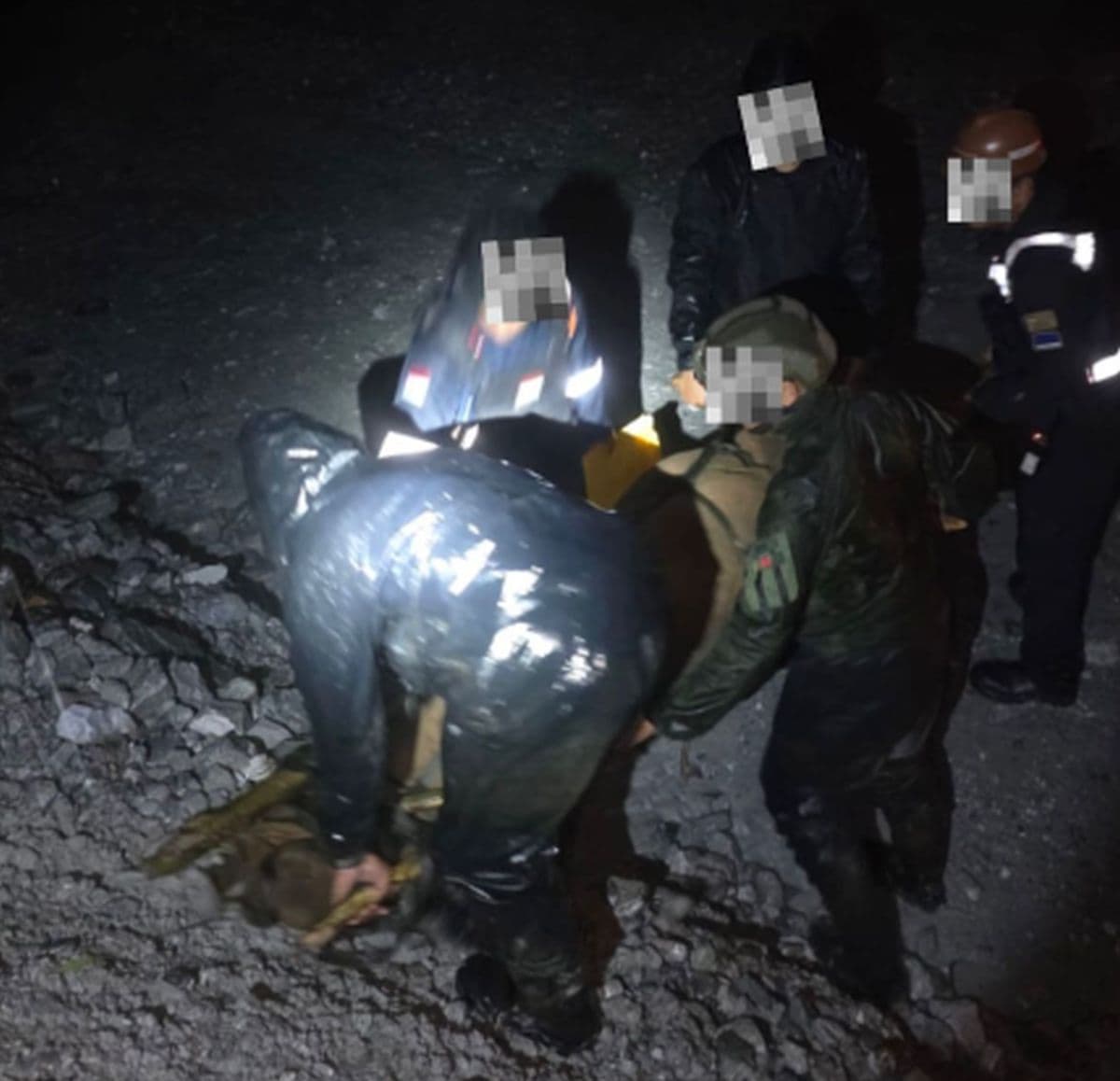 Detik-Detik Mencekam TNI Evakuasi Warga dari Serangan Brutal KKB Guspi Waker Detik-Detik Mencekam TNI Evakuasi Warga dari Serangan Brutal KKB Guspi Waker