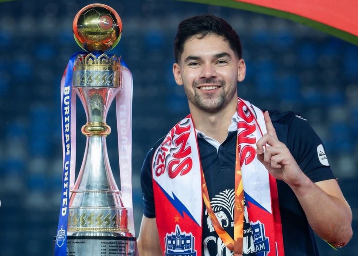 Sandy Walsh, Pemain Pertama Indonesia yang Juara di Thailand: Potensi Treble Winners!