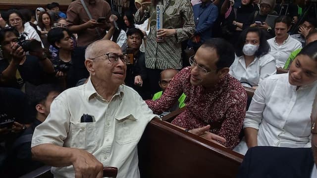Hadapi Sidang Tuntutan, Nadiem Makarim Didampingi Istri hingga Orang Tua