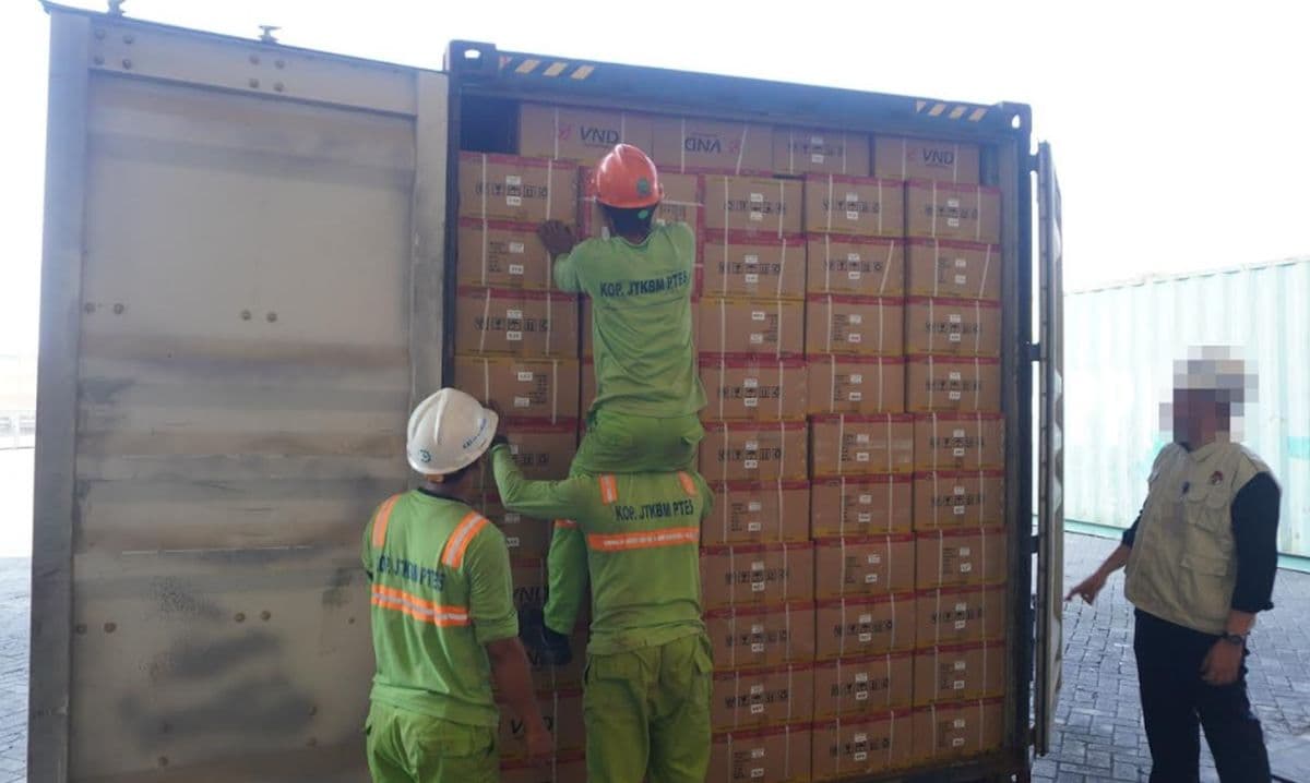 KPK Sita Kontainer Berisi Suku Cadang Kendaraan Diduga Terkait Blueray Cargo