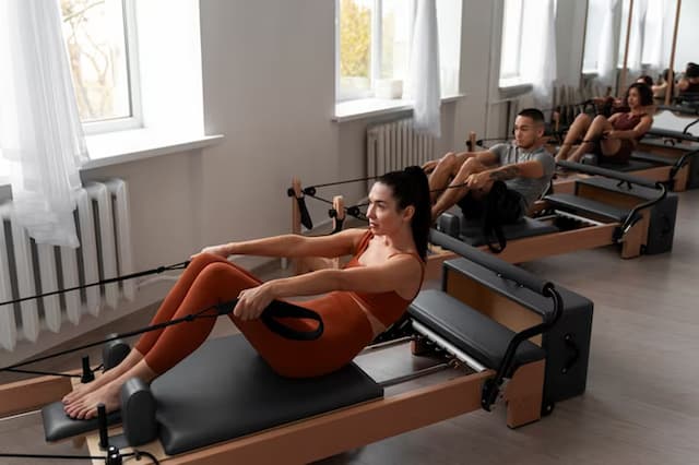5 Olahraga yang Lagi Tren di Indonesia, dari Pilates sampai Padel!
