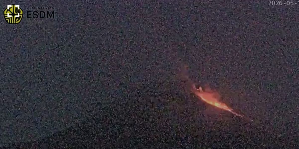 Gunung Merapi Luncurkan Awan Panas Guguran Sejauh 2 Kilometer