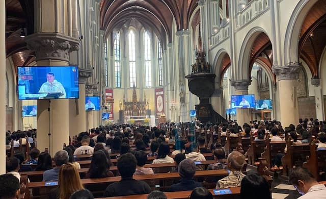 Ibadah Misa Kenaikan Yesus Kristus di Gereja Katedral Berjalan Khidmat