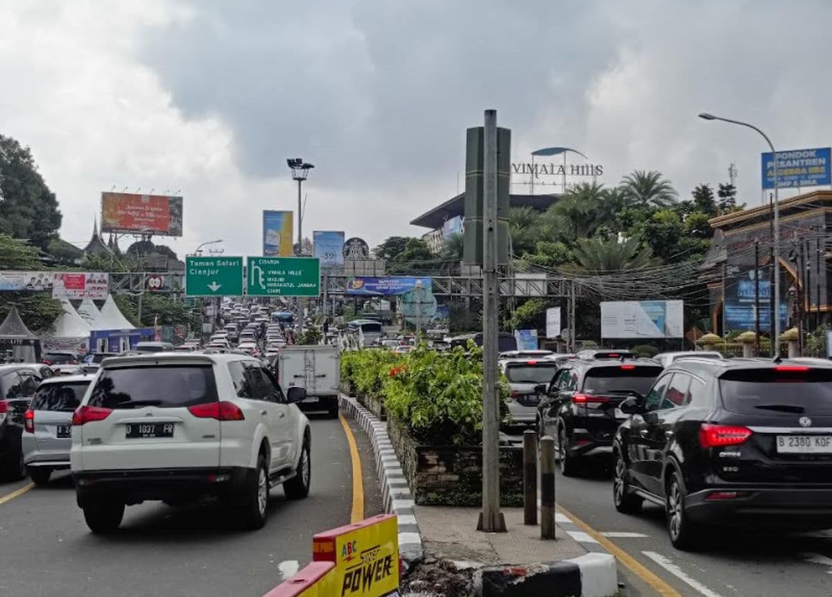 Long Weekend, Jalur Puncak Normal 2 Arah Sore Ini