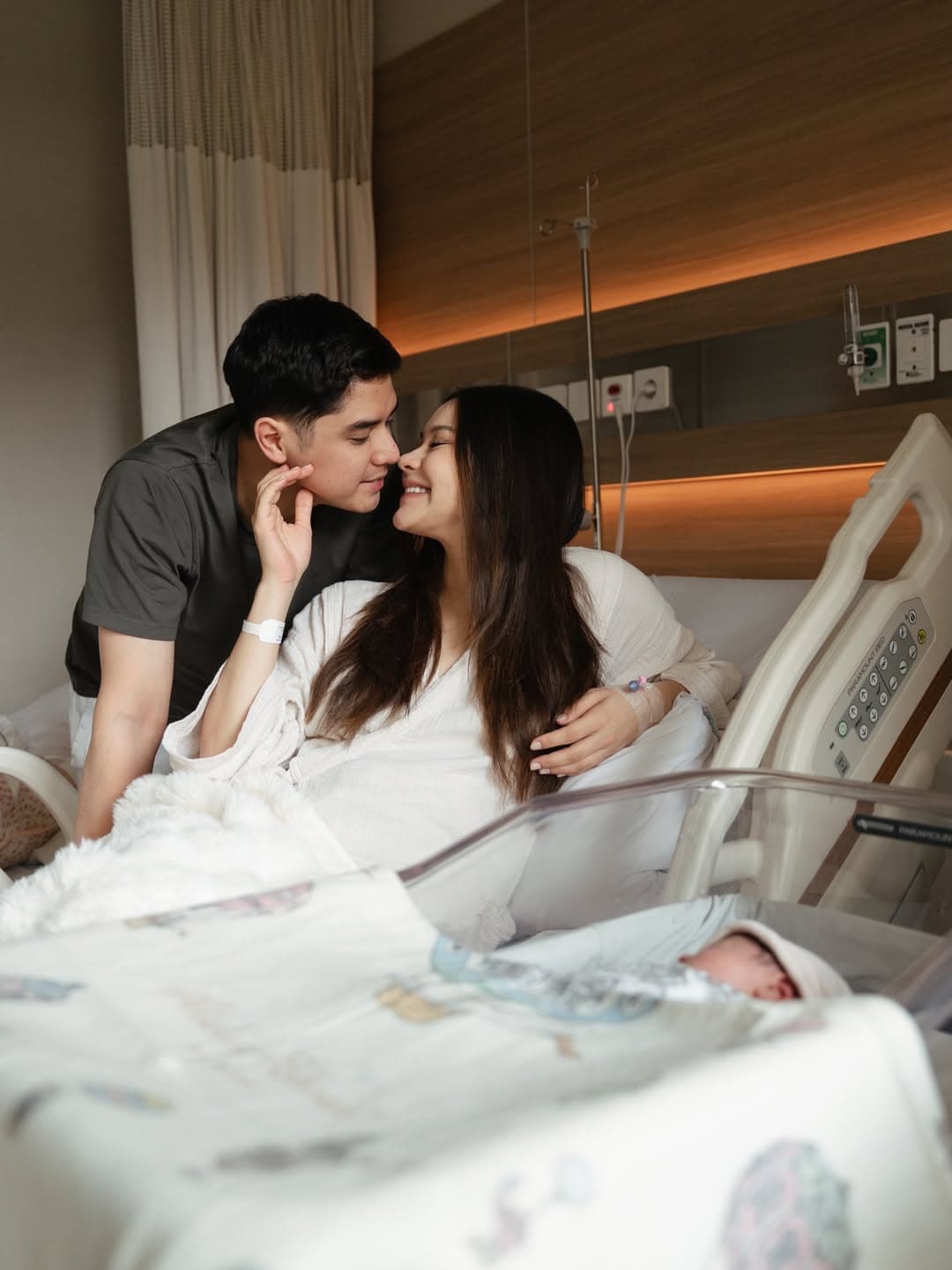 Al Ghazali dan Alyssa Daguise Tak Pakai Baby Sitter demi Bonding ke Anak