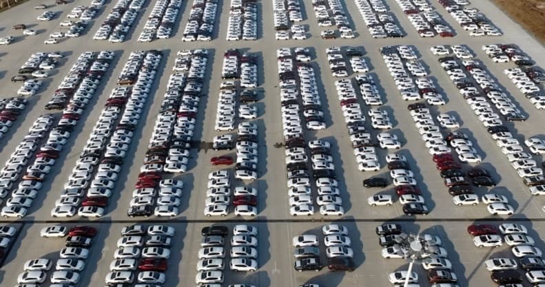 Penjualan Mobil Bensin Runtuh di China, Cuma Ada 1 Model Masuk Daftar 10 Terlaris