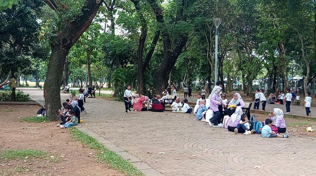 Long Weekend, Monas Dipadati 4.009 Pengunjung