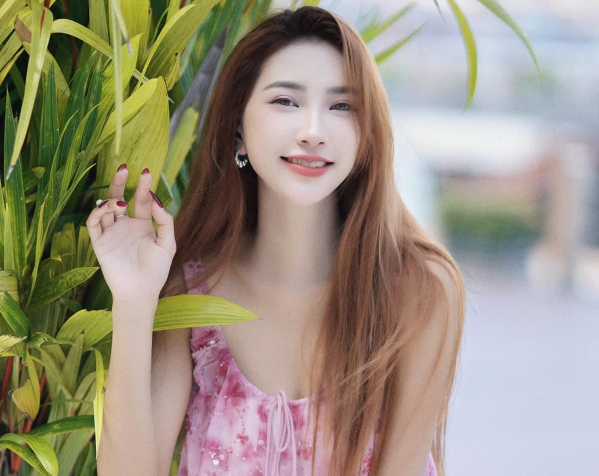 Profil dan Potret Cantik Icha Yang, Penyanyi Asal Jember Ini Curi Perhatian di Acara Televisi China Profil dan Potret Cantik Icha Yang, Penyanyi Asal Jember Ini Curi Perhatian di Acara Televisi China