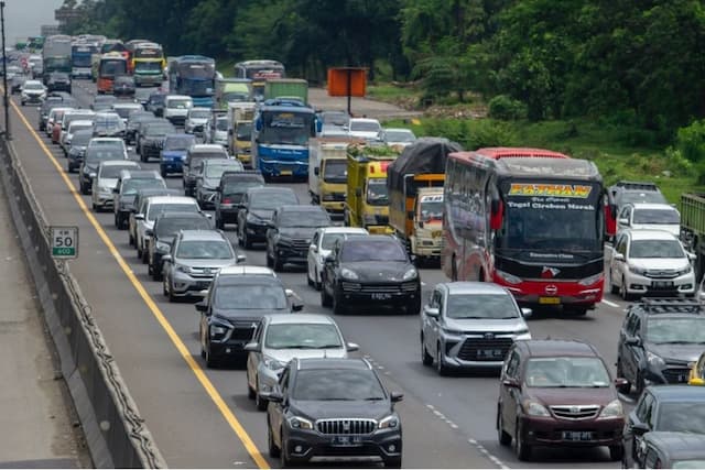 Tol Japek Padat Pagi Ini, Contraflow KM 23-28 Diberlakukan