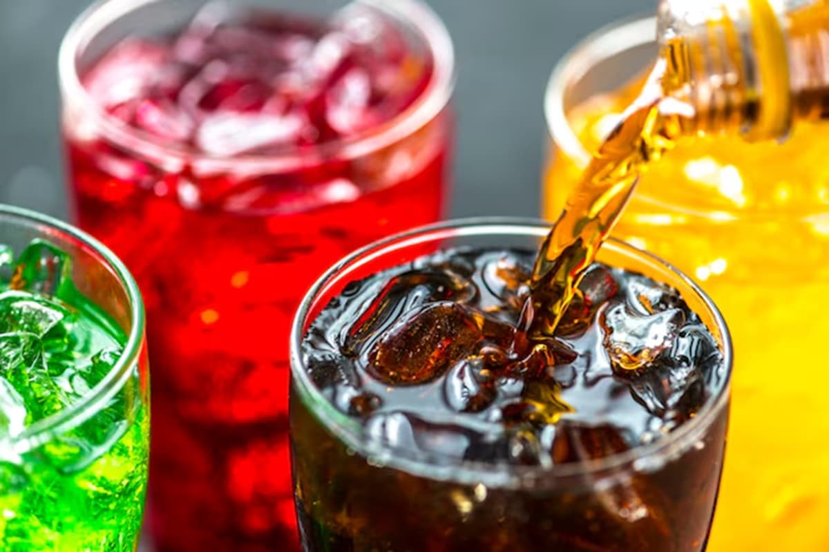 Mitos atau Fakta: Air Soda Bikin Risiko Kanker Usus Besar Meningkat?