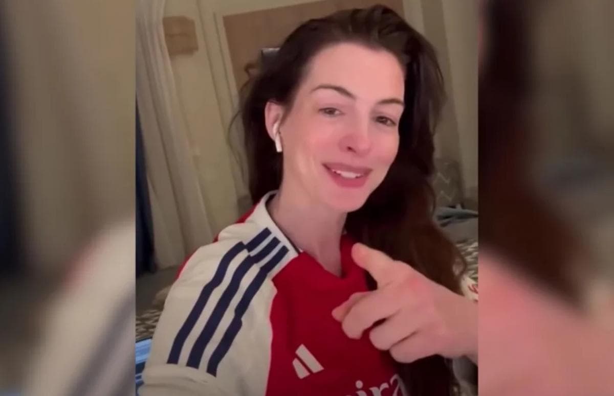 Artis dan Penyanyi Cantik Dunia yang Idolakan Arsenal