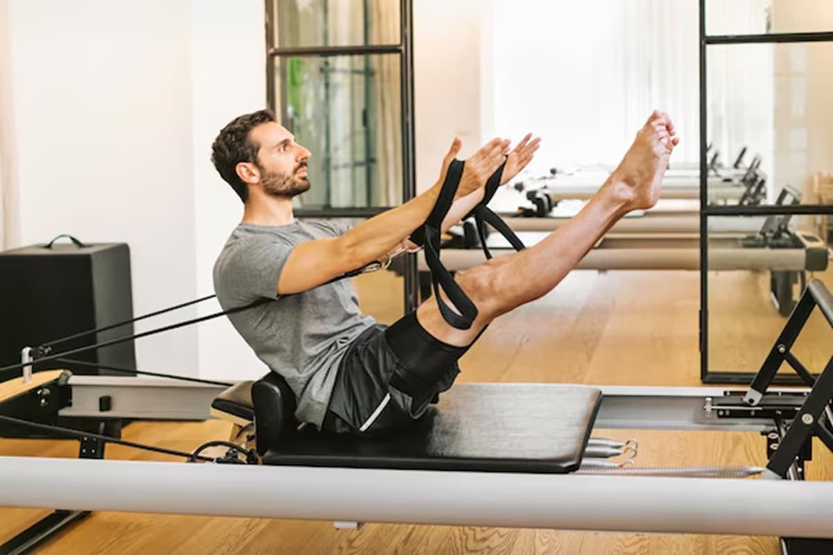 Cowok Jangan Gengsi! Pilates dan Yoga Bukan Cuma Buat Perempuan Cowok Jangan Gengsi! Pilates dan Yoga Bukan Cuma Buat Perempuan