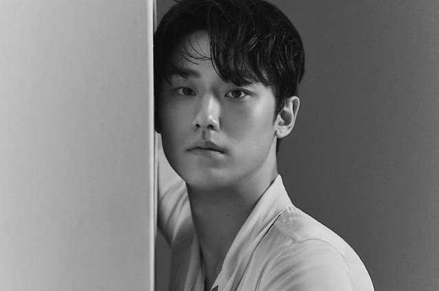 Lee Do Hyun Pertimbangkan Bintangi Film Viva La Vida setelah Sukses Exhuma