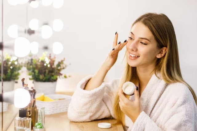 5 Basic Skincare Malam untuk Pemula