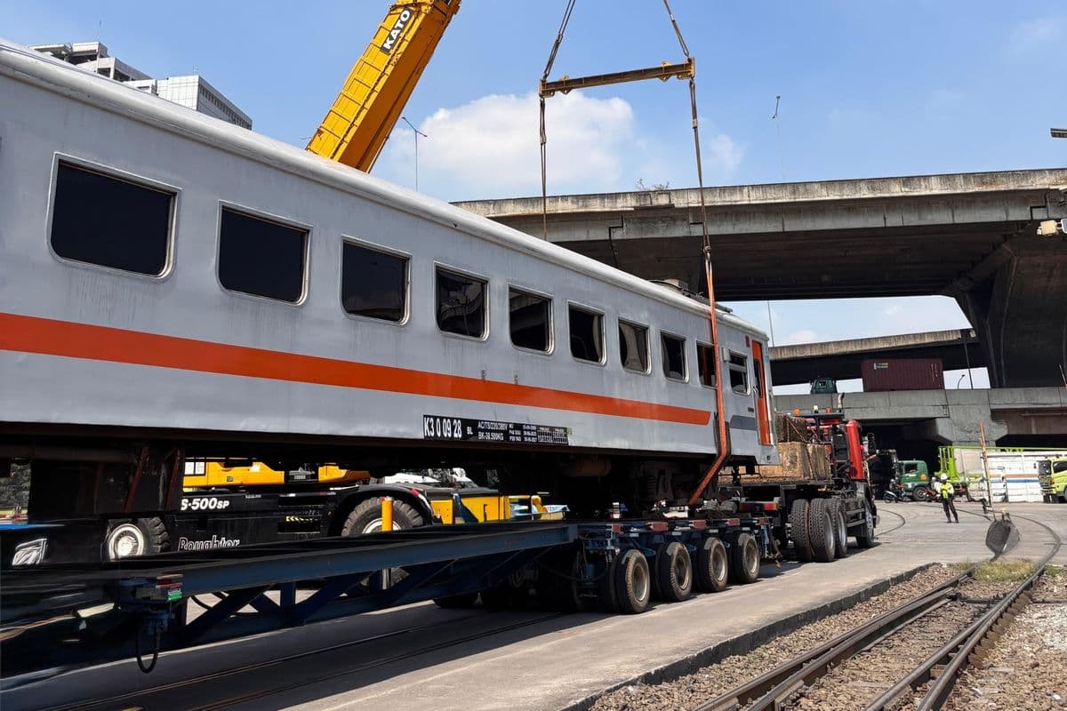 KAI Logistik Kirim 25 Kereta dari Jakarta ke Sumatera KAI Logistik Kirim 25 Kereta dari Jakarta ke Sumatera
