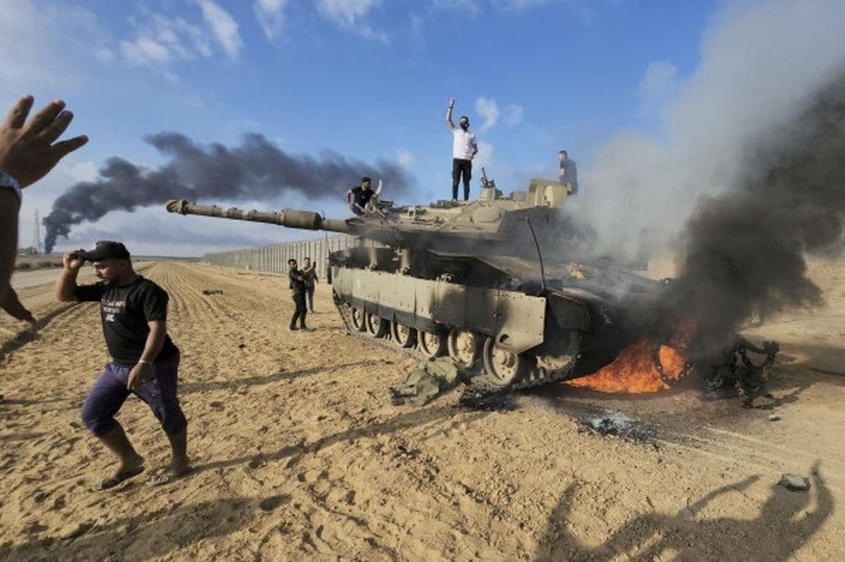 Tank Merkava Israel Diserang Drone Hizbullah di Lebanon Selatan