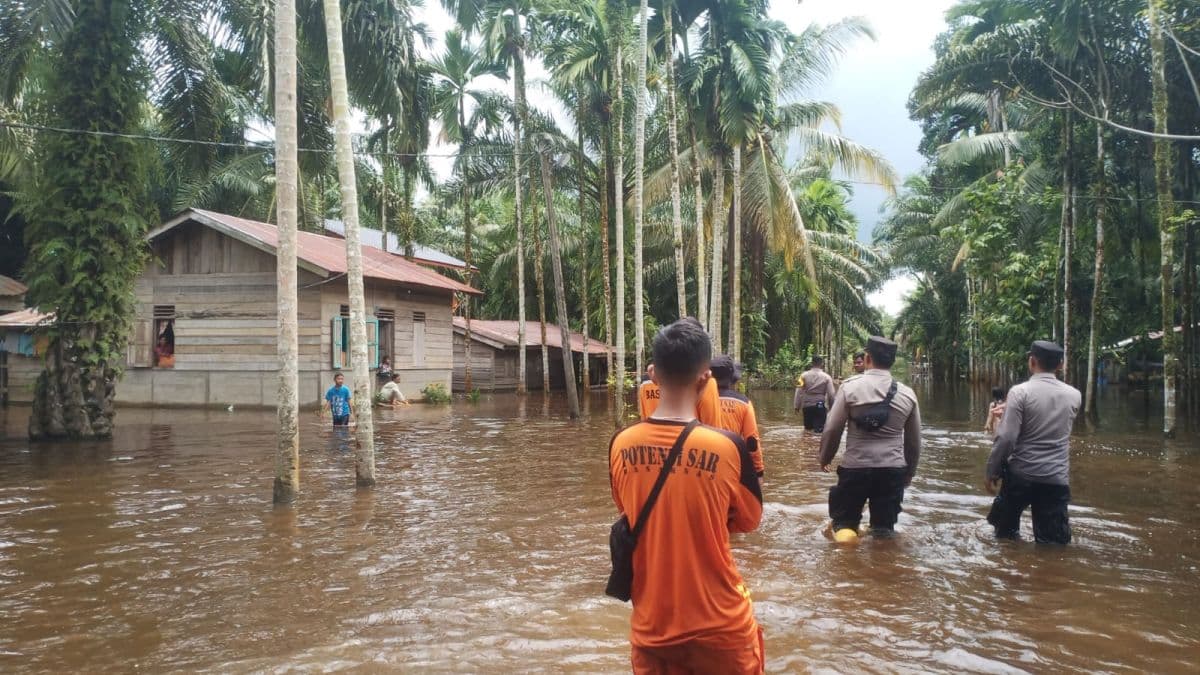 Belasan Ribu Jiwa Terdampak Banjir di Luwu Utara dan Kutai Barat