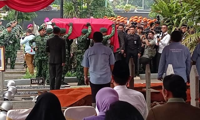 Pimpin Pemakaman, Menhan Sjafrie Kenang Dedikasi Ryamizard untuk Negara