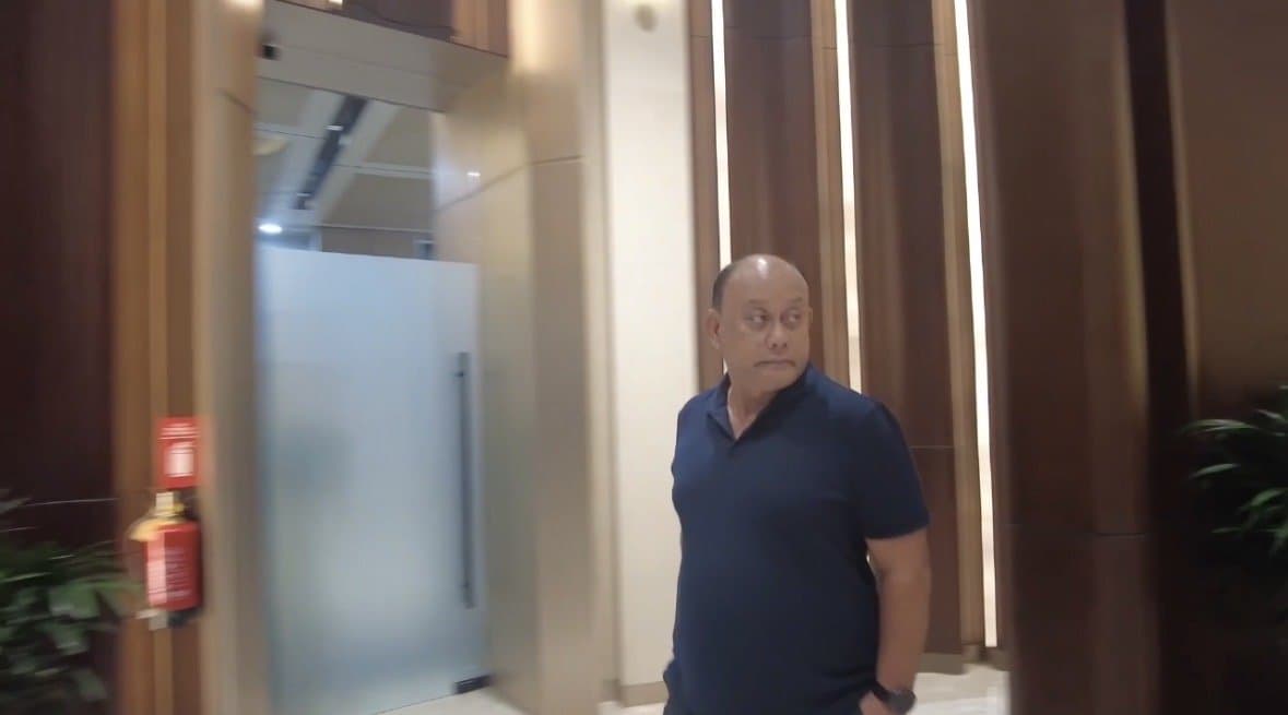 Begini Penampakan Dadan Hindayana saat Dijemput Penyidik Kejagung di Rumahnya