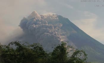 Gunung Merapi Alami 37 Kali Gempa Guguran Hari Ini