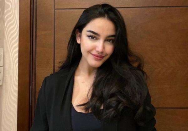 Foto-Foto Seksi Cassandra Angelie, Artis yang Tertangkap tanpa Busana