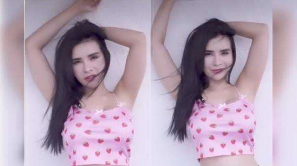 Seksinya Maria Vania Pakai Tanktop Stroberi Bikin Netizen Nelan Ludah