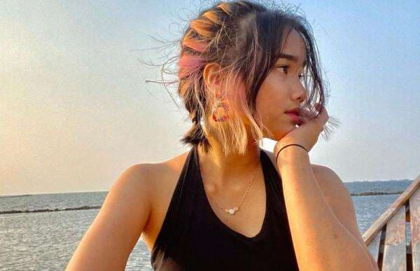 Fuji Makin Cantik Auranya Pakai Tank Top Ketat, Netizen: Assalamualaikum