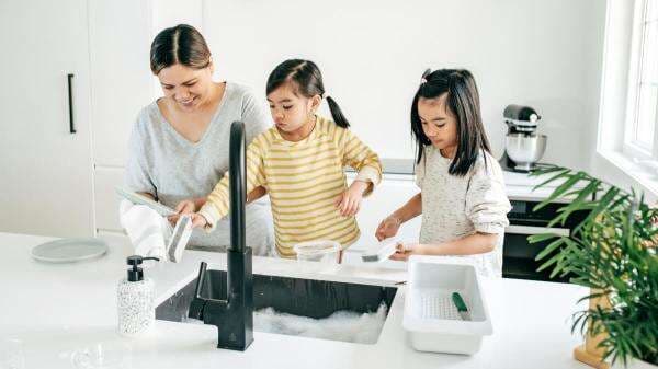 Bagaimana Memberikan Kalimat Pujian yang Tepat untuk Anak