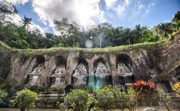 Kerap Dikunjungi Peziarah saat Awal Tahun, Berikut 5 Ritual Pesugihan di Gunung Kawi yang Fenomenal Kerap Dikunjungi Peziarah saat Awal Tahun, Berikut 5 Ritual Pesugihan di Gunung Kawi yang Fenomenal