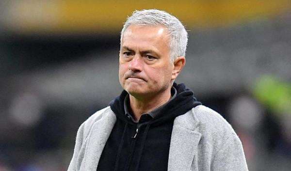Jose Mourinho Murka AS Roma Dibekuk AC Milan, Semprot Wasit dan VAR