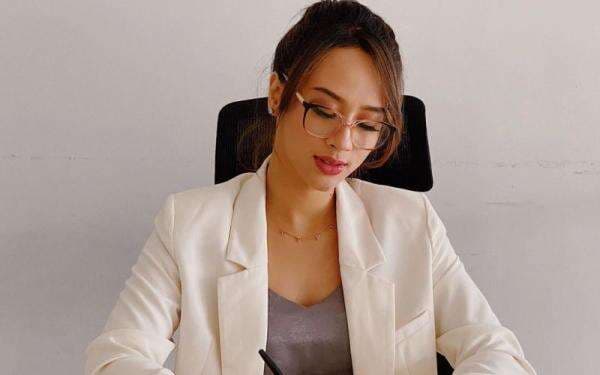 5 Tampilan Astrini Putri, Artis Cantik <i>Gebetan</i> Bang Billy Syahputra