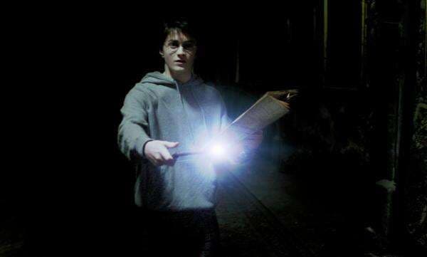 5 Mantra Sihir Harry Potter yang Cocok Buat Orang Mager