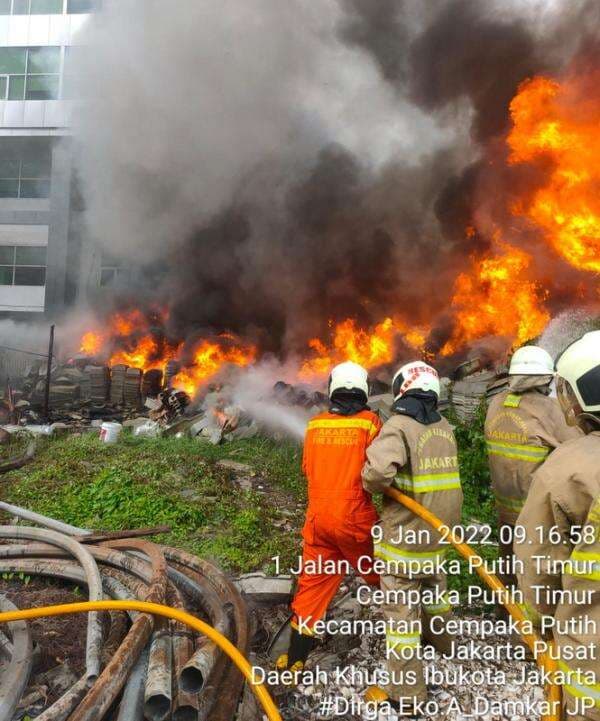 Damkar Ungkap Penyebab Kebakaran Lahan Samping Kantor BPJS Kesehatan Cempaka Putih