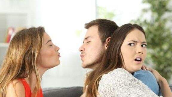 Doyan Cari Hal Baru, 4 Zodiak Ini Gak Betah Cuma Punya 1 Kekasih! Jago Selingkuh, Moms