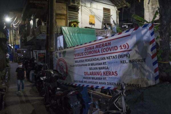 36 Warganya Kepatil Corona Dijagain Polisi, Kampung Krukut Micro Lockdown